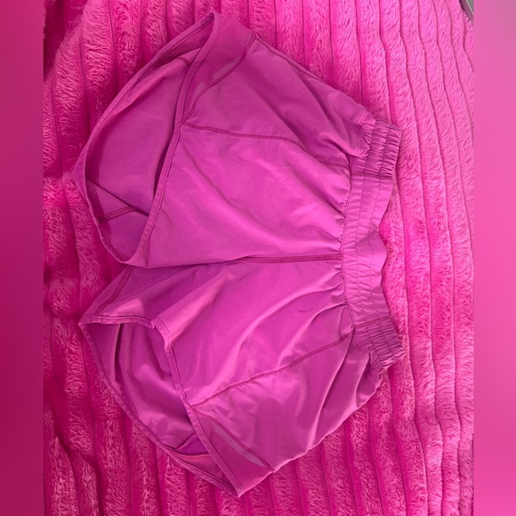 Lululemon sonic pink size 4, 4” inseasm ; worn only a handful of times - Picture 1 of 3